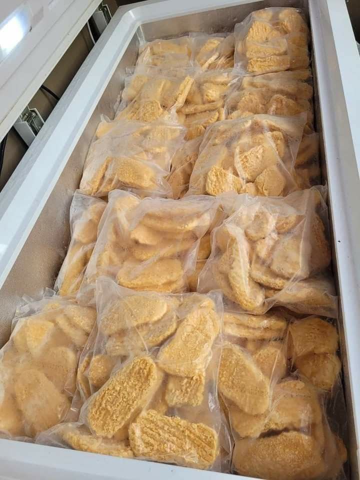 1kilo CHICKEN MC FILLET LEGIT (Category: Chilled & Frozen Food) located in Pasig City. Submitted by meanntamayo (Listing ID 1223631657, Image 3). Description: ‼️Muling Nagbabalik ang namiss nating lahat‼️ Chicken fillet Mcdo 💯 Onhand na po mamayang hapon po deliver ✨14 to 16Pcs per pack ✨1 kilo po Ready to fry ✨Legit na masarap kaya mamahalin ng buong pamilya lalo na ng mga kiddos 💓💯 Retail 500.