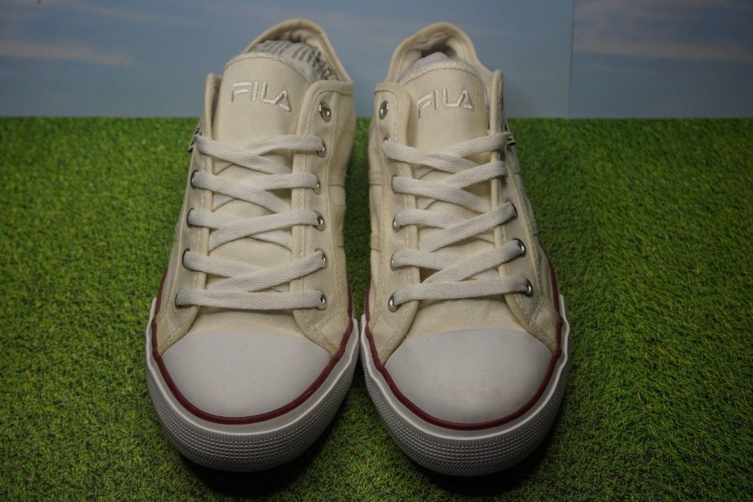 218. FILA WHITE LACE UP CANVAS TRAINERS Size 41 Fesyen Pria