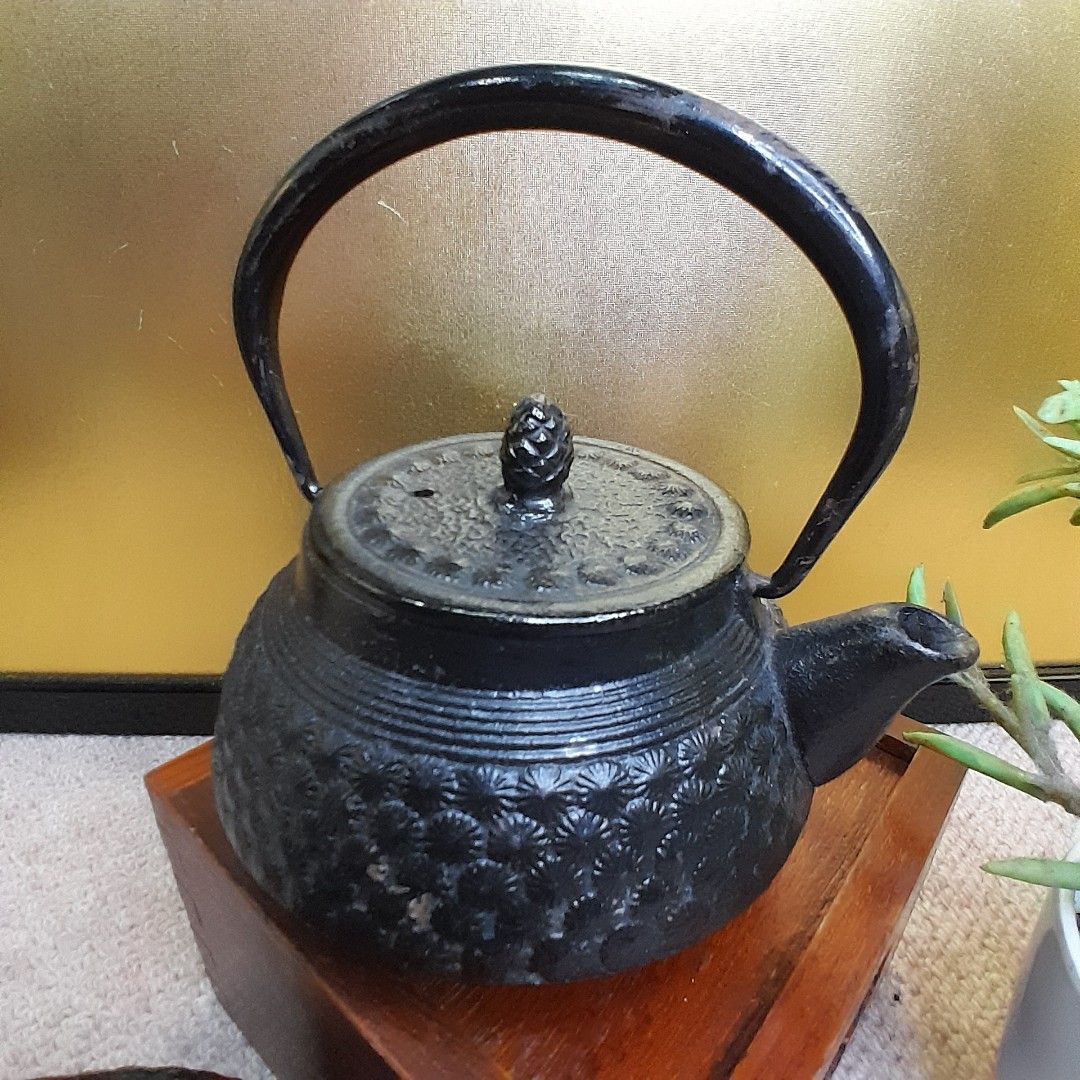 2 PCS. SMALL CAST IRON BLACK KETTLE/TEAPOT (Category: Coffee & Tea Tableware) located in Bulacan. Submitted by sakurajade (Listing ID 1223720067, Image 3). Description: 2 PCS. SMALL CAST IRON BLACK KETTLE/TEAPOT 👉 Price: P1,400 ONLY (TAKE ALL) 👉 Shopee Price: P2,658 (3 pcs.) ✅️ Good condition, as good as new, decorative, multi-purpose, display items, authentic/traditional Japanese ✅️ Material: Cast Iron ✅️ Issue: No box, as-is.