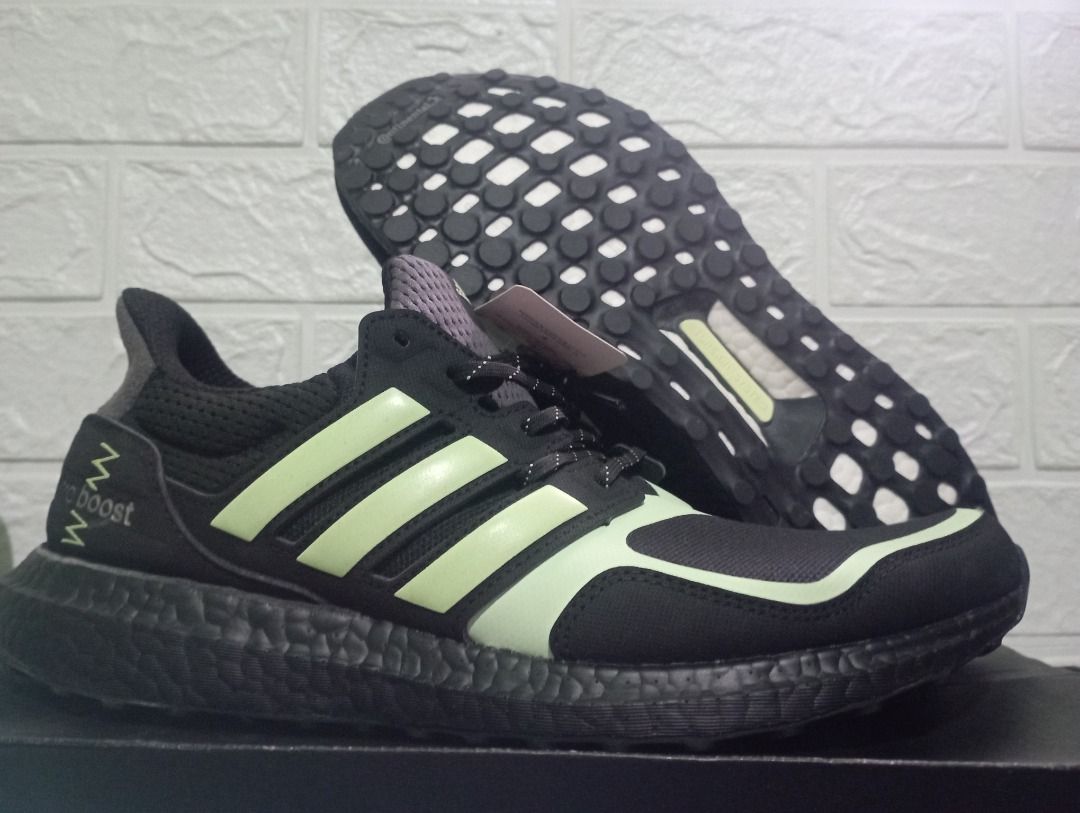 Ultra boost core black glow green discount