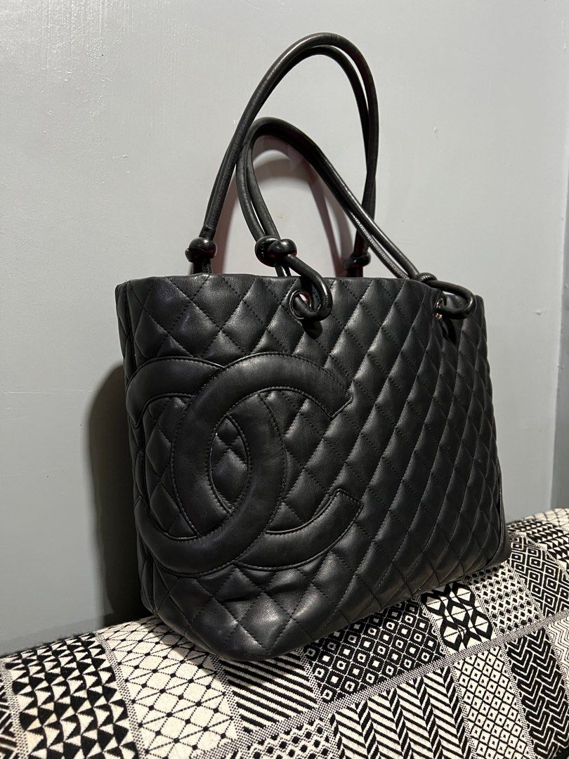 Authentic Chanel Cambon Quilted Lambskin (Category: Luxury Bags & Wallets) located in Binalonan. Submitted by sheenaluxarchive (Listing ID 1223722217, Image 2). Description: Authentic Rank AB-B Need cleaning Holo intact Bawal po sa maarte May flaw sa handle pero sa ibabaw lang ung crack Cheapest Chanel Cambon here sa carou.