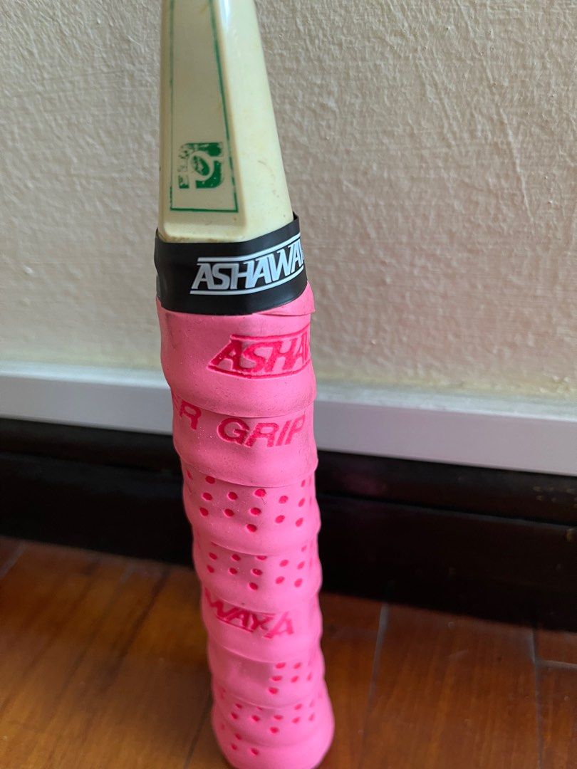 Badminton Racket (Category: Racket & Ball Sports) located in Singapore. Submitted by iamderek (Listing ID 1223628821, Image 2). Description: Items are re string last year. Grip was done on the spot as well. $100 for both. .