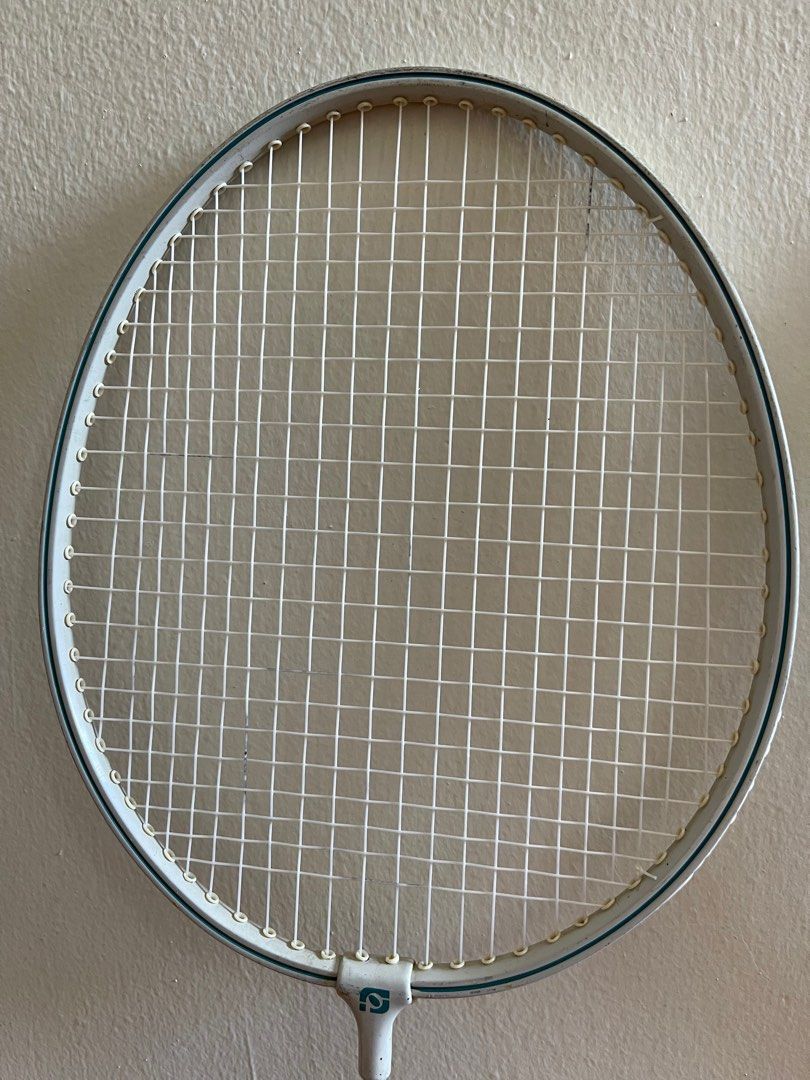 Badminton Racket (Category: Racket & Ball Sports) located in Singapore. Submitted by iamderek (Listing ID 1223628821, Image 4). Description: Items are re string last year. Grip was done on the spot as well. $100 for both. .