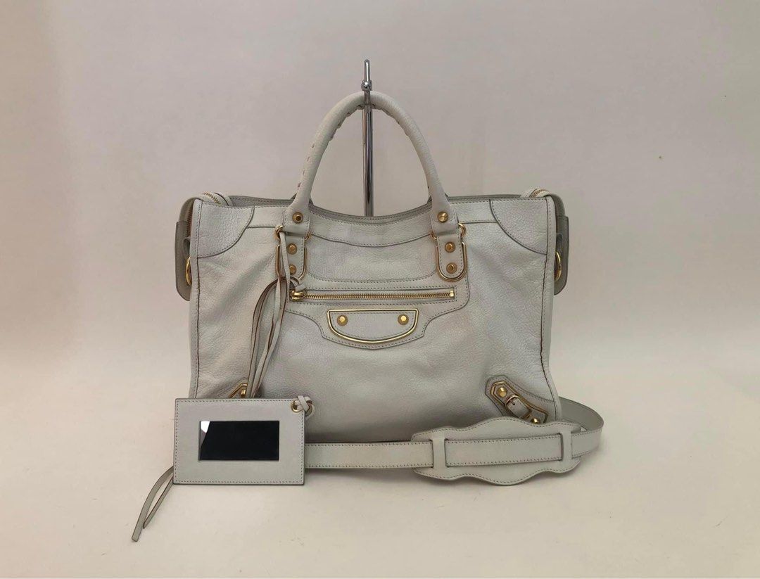 BALENCIAGA METALLIC EDGE CITY (Category: Luxury Bags & Wallets) located in Manila. Submitted by bagislifeshop (Listing ID 1223593153, Image 2). Description: 98% NEW BALENCIAGA METALLIC EDGE CITY Store Price Almost 150,000 Greyish White Goatskin Leather Gold Metallic Edge Hardware Dimensions- 11.5”x7.5”x4” Handle drop-4” Adjustable & detachable strap Good As New, Rank SA Comes w/ Card, Dustbag And Leather Swatch.