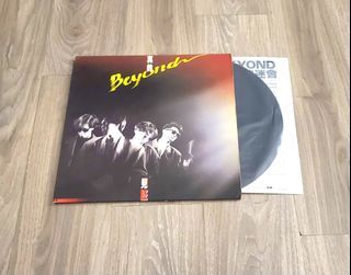 Beyond 
( Beyond真的見證 )  12" 黑膠唱片 LP 33.1/33 RPM 1989 新藝寶 舊版 Ps. 沒歌紙 極輕微花痕不影響播放