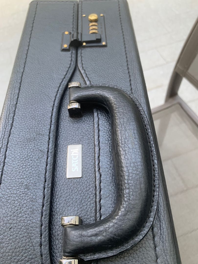 Briefcase (Category: Briefcases) located in Singapore. Submitted by antiqueplace (Listing ID 1223608317, Image 9). Description: Briefcase .