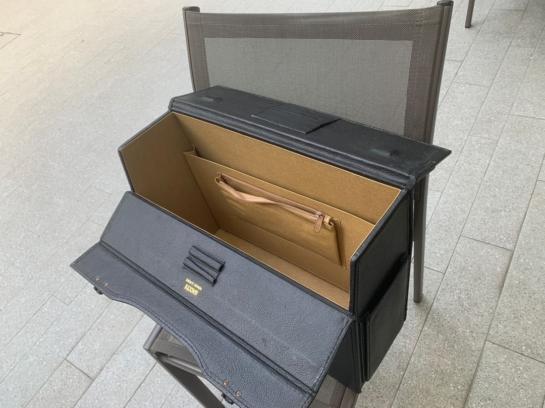 Briefcase (Category: Briefcases) located in Singapore. Submitted by antiqueplace (Listing ID 1223608317, Image 5). Description: Briefcase .