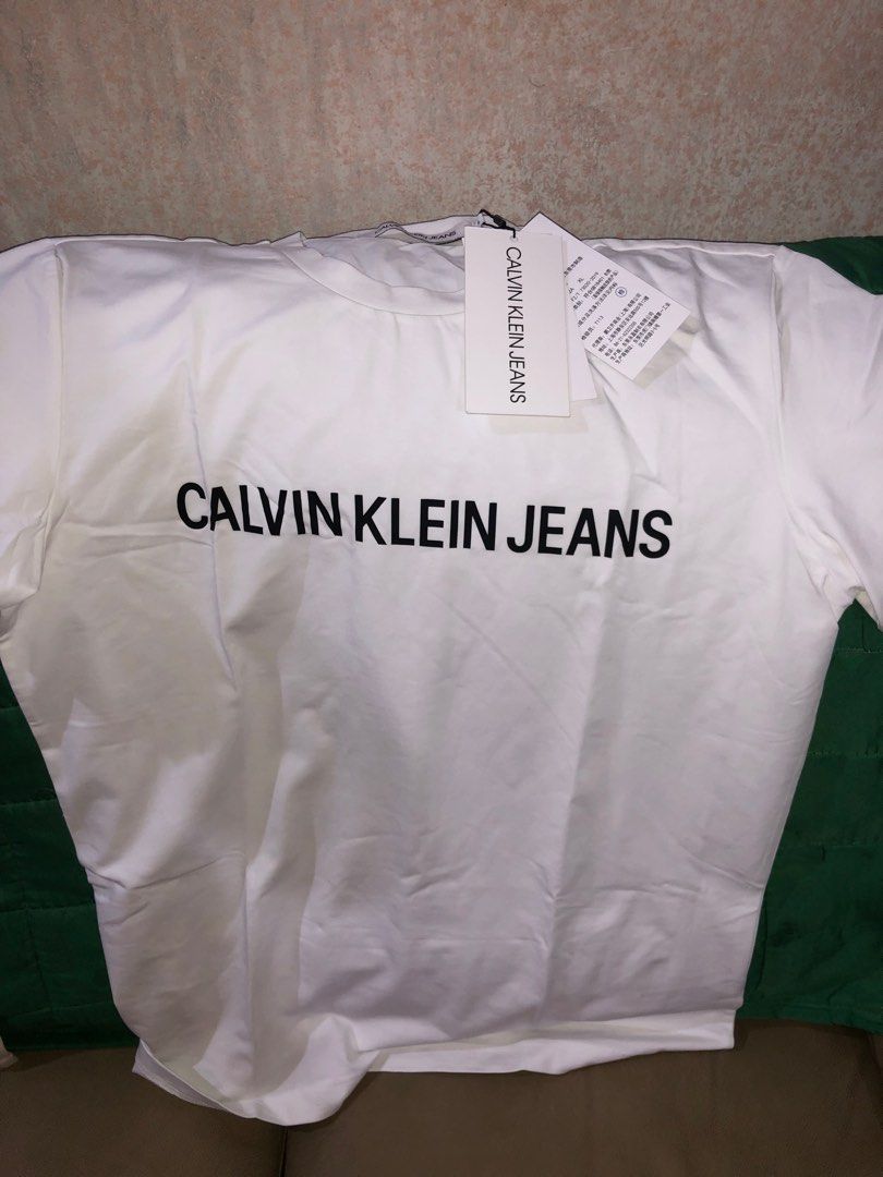 Calvin Klein 2 Tee’s Bundle (Category: Tshirts & Polo Shirts ) located in Malabon City. Submitted by jayzdeclutters (Listing ID 1223682423, Image 2). Description: 100% AUTHENTIC & SAVE ₱1,100 NEGOTIABLE Store Price for Both Items Total: ₱6,600 ₱2,650 + ₱3,950 Respectively CAN SEND MORE PICTURES UPON REQUEST Size: Large Fit: Slim Fit Material is Stretchable Reason for Sale: Doesn’t Fit Me Condition: Brand New, Never Used Bought from Calvin Klein M