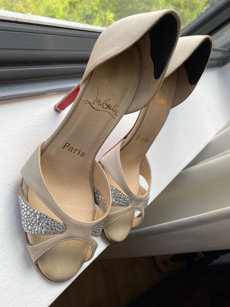 DISPLAYING MY WEDDING SHOES (AND A NEW SIMILAR PAIR!) | Design Darling