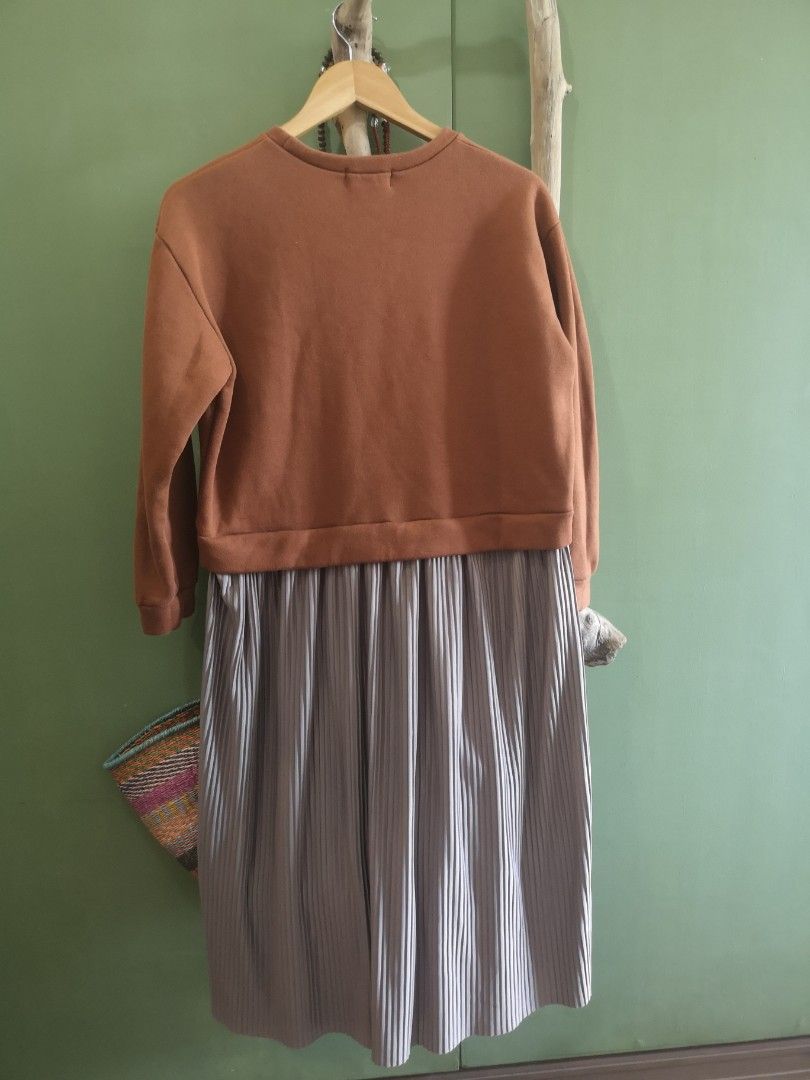 Earthtone Dress (Category: Dresses) located in Pasay City. Submitted by craftwitch (Listing ID 1223738952, Image 2). Description: Whether you're dressing up for a special occasion or simply looking for a chic everyday look, this dress is sure to impress. So why wait? Treat yourself to this stunning preloved brown dress with Korean style today and elevate your wardrobe to the next level!.