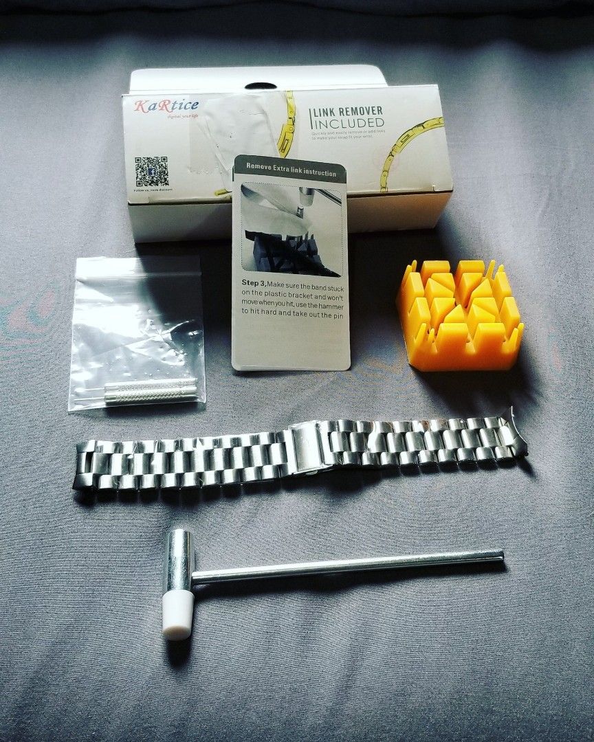 Remove fitbit best sale versa strap