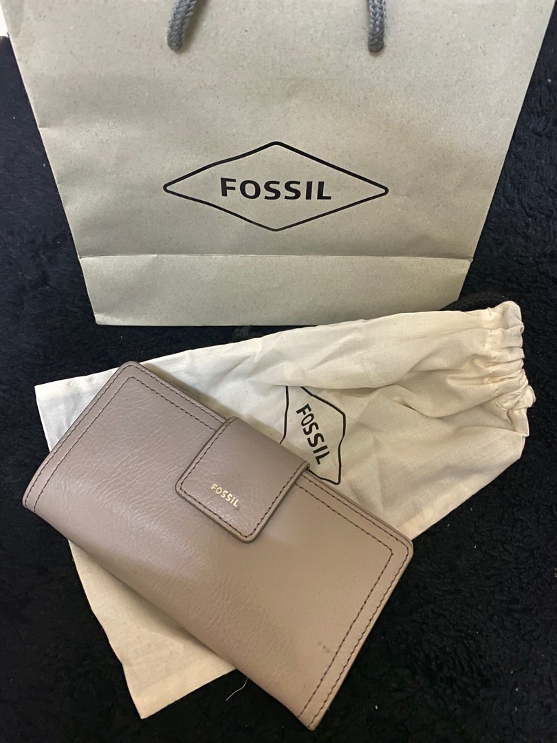Fossil wallet, Women's Fashion, Bags & Wallets, Wallets & Card holders