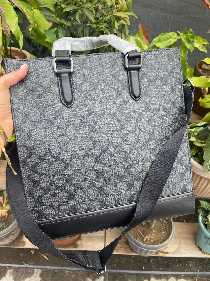 Graham Structured Tote (Category: Luxury Bags & Wallets) located in Rizal. Submitted by onlinedepotwholesale2nd (Listing ID 1223626822, Image 1). Description: Graham structured tote 14” (L) x 14 1/2” (H) x 3 1/4” (W) C3232 2800.