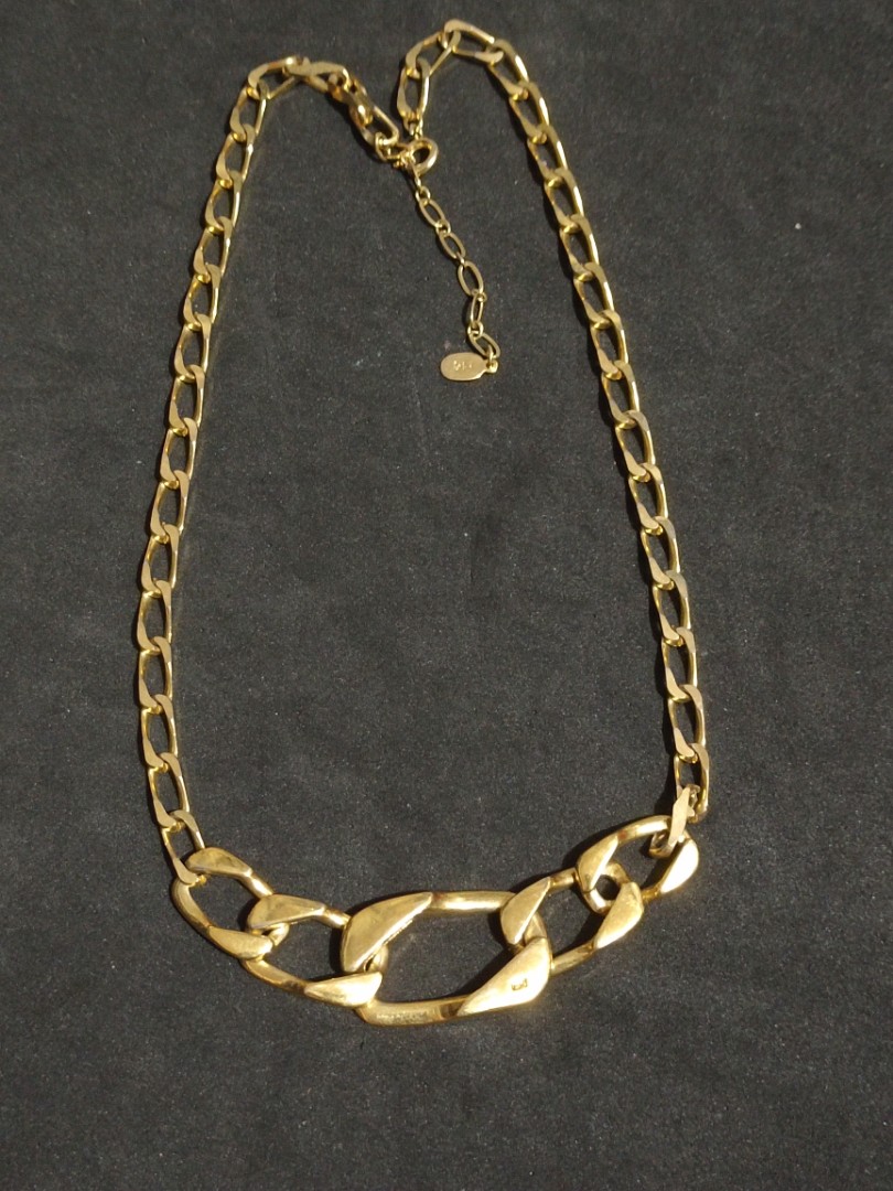 Hanae Mori , gold tone necklace , on Carousell