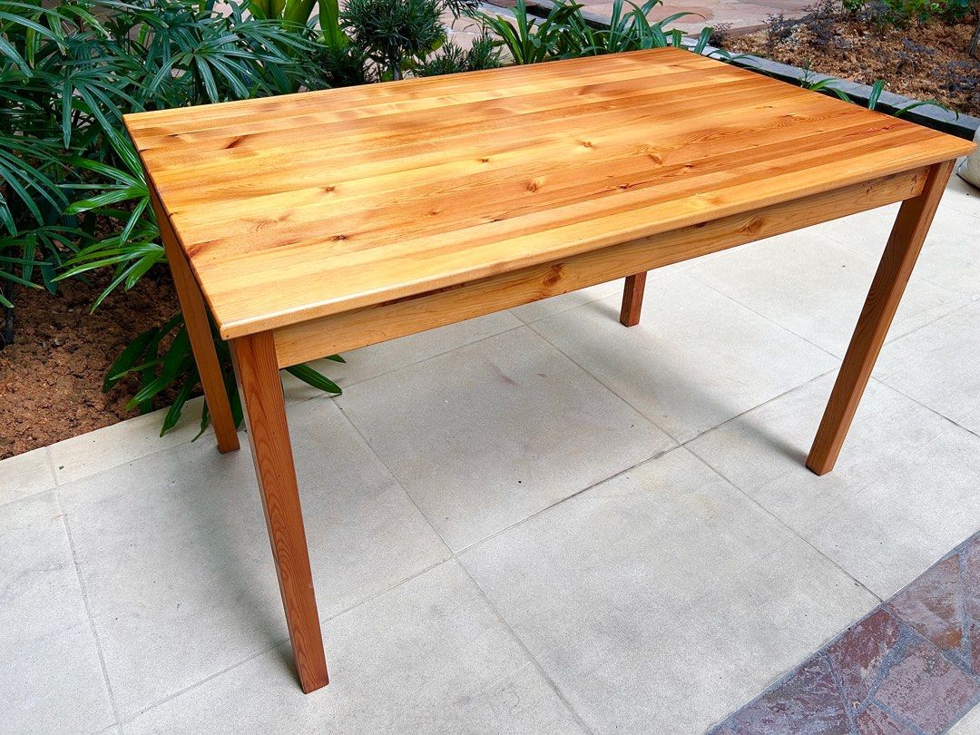 Ingo online dining table