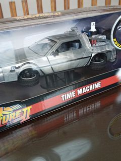 Jada Toys  1:24 Diecast Back to The Future 2 Time Machine with Lights