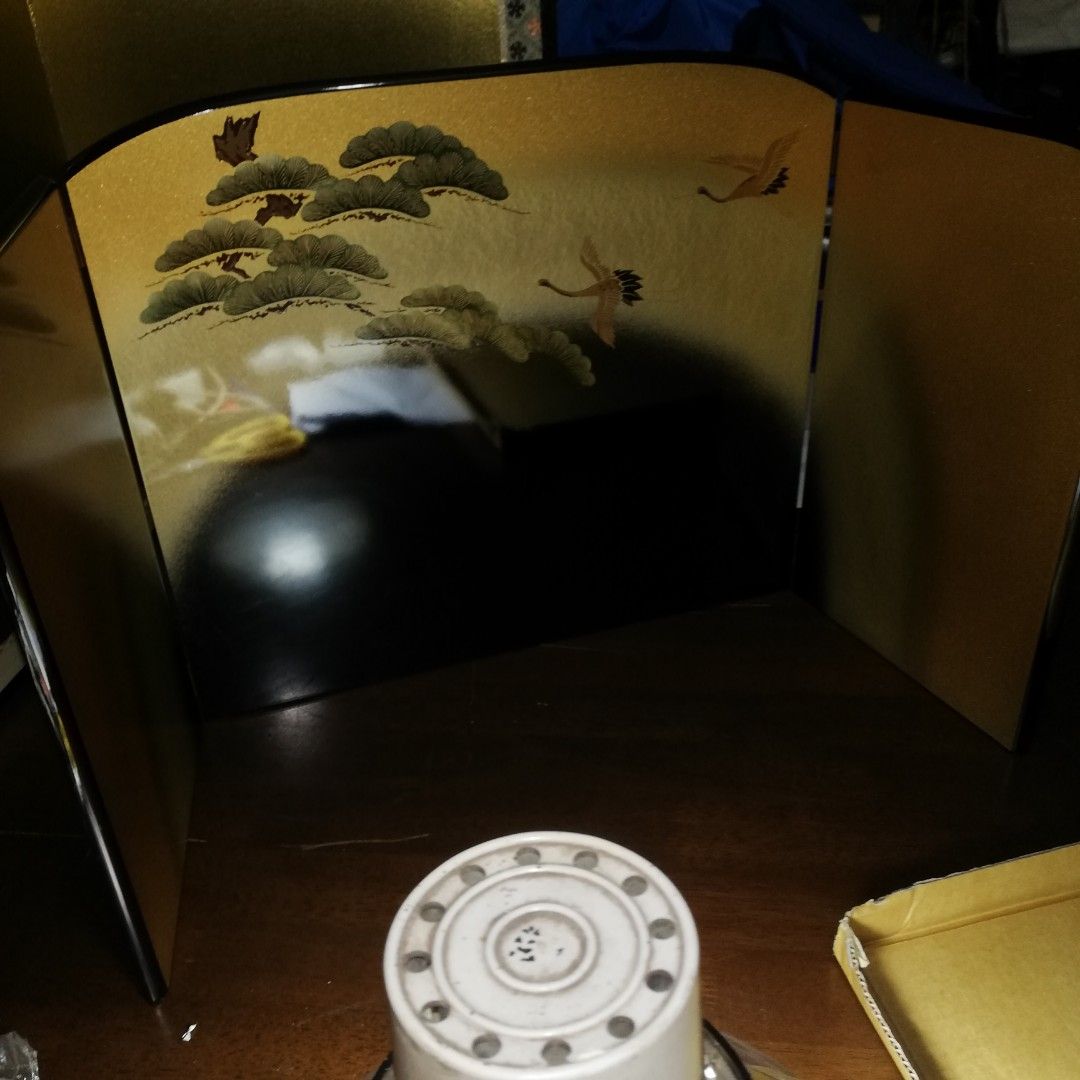 japanese lacquered screen (Category: Wall Decor) located in Paranaque City. Submitted by 4thestate.surplusan (Listing ID 1223687769, Image 2). Description: a japanese lacquered screen w painting of birds. see pics for size. pm only . paranaque.