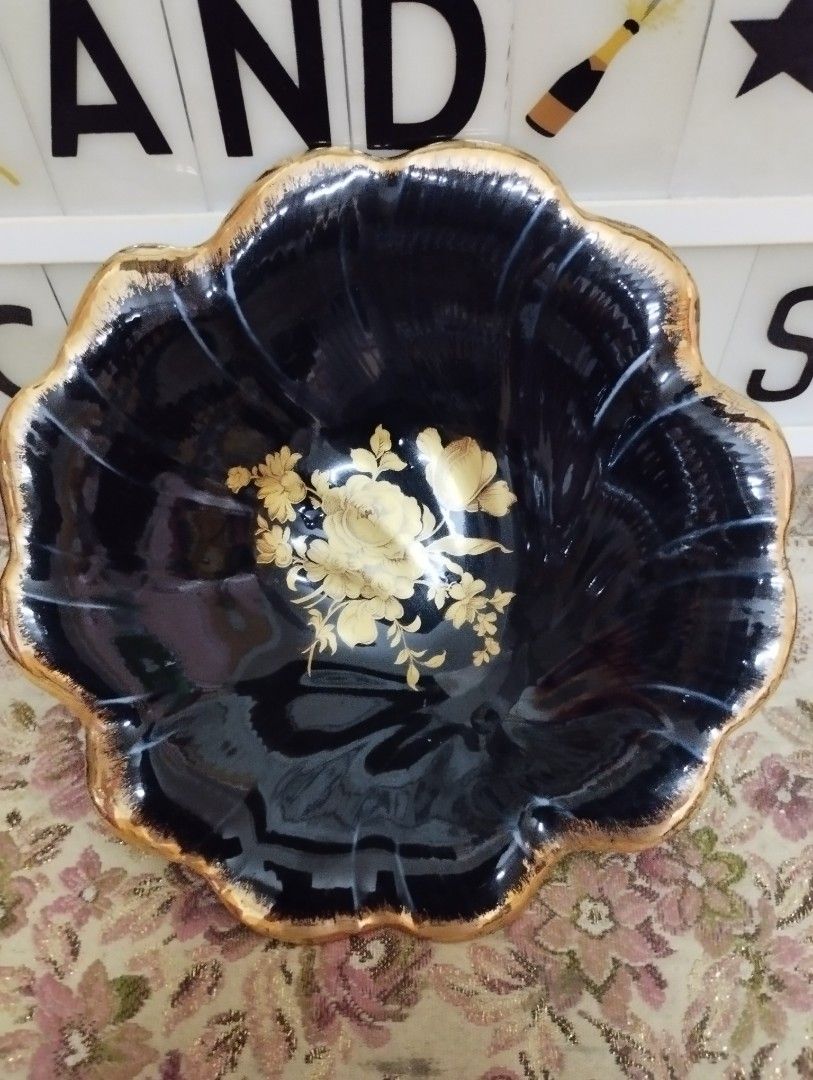 Limoges Display Bowl (Category: Dinnerware & Cutlery) located in Caloocan City. Submitted by chonadura91470 (Listing ID 1223763711, Image 1). Description: Limoges France Display Bowl with 24k gold edge.