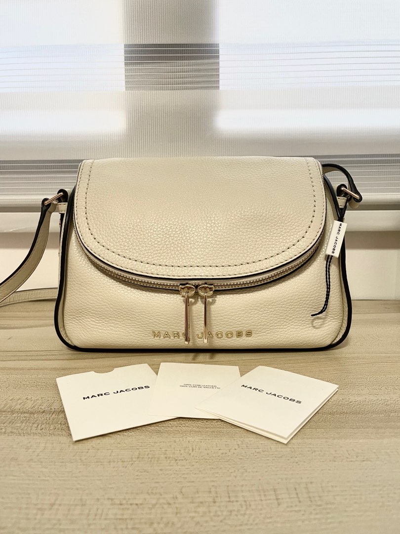 Marc Jacobs The Groove Leather Messenger Bag on Carousell