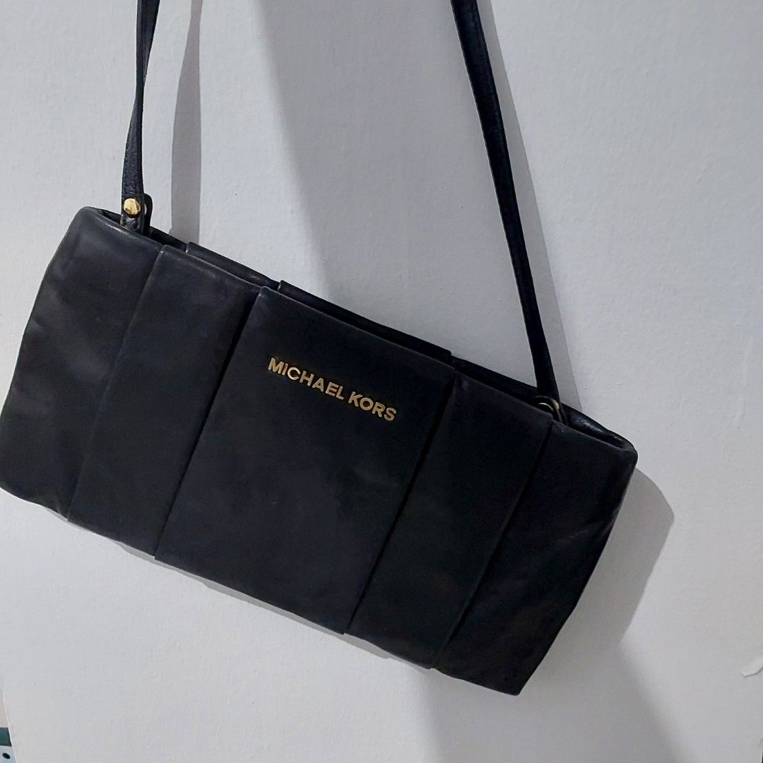 Michael kors handbag black colour (MK), Women's Fashion, Bags & Wallets,  Clutches on Carousell