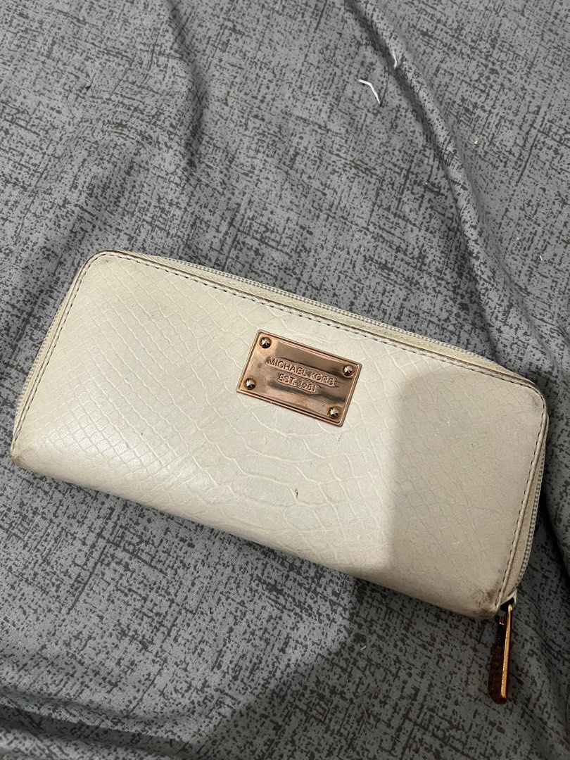 MK long wallet (Category: Wallets & Card holders) located in Manila. Submitted by samam21 (Listing ID 1223650762, Image 1). Description: .