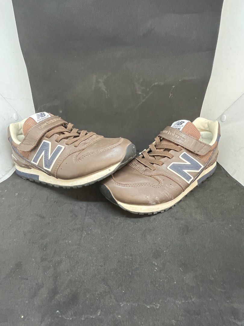 New Balance 996 kids (Category: Babies & Kids Fashion) located in Quezon City. Submitted by masbugs (Listing ID 1223651945, Image 1). Description: Brown New Balance 996 for kids. Velcro type. Plastic/rubber part at the back of one shoe has cracked/peeled off. .