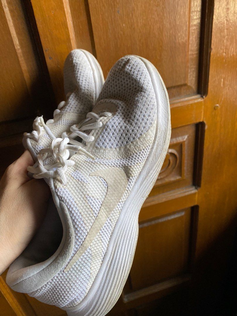 nike ladies revolution 4