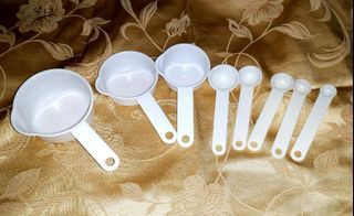 Plastic measuring cup and measuring spoon kitchen set