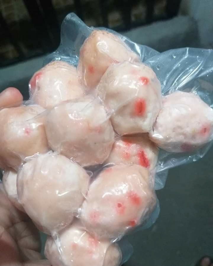 PREMIUM LOBSTER BALL (Category: Chilled & Frozen Food) located in Pasig City. Submitted by meanntamayo (Listing ID 1223636048, Image 3). Description: Premium lobsterballs 250rams per pack 180php retail 12pcs Onhandlahat🙂.