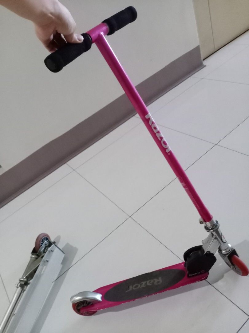 Razor Scooter for kids, Sports Equipment, Sports & Games, Skates