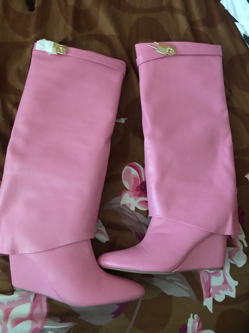 Shein Boots Pink, Women's Fashion, Footwear, Boots on Carousell