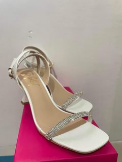 So Fab Sandals Size 8
