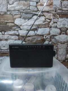 SONY radio transistor AM/FM  battery operated