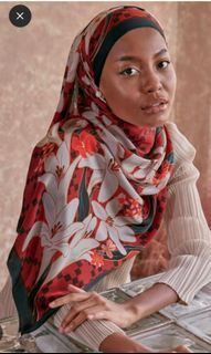 The Blooming Duck Tuberose in Reunion Shawl Duckscarves (Red / Maroon Colour)