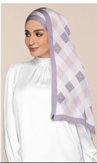 The Checkered Duck in Tubular Shawl Duckscarves