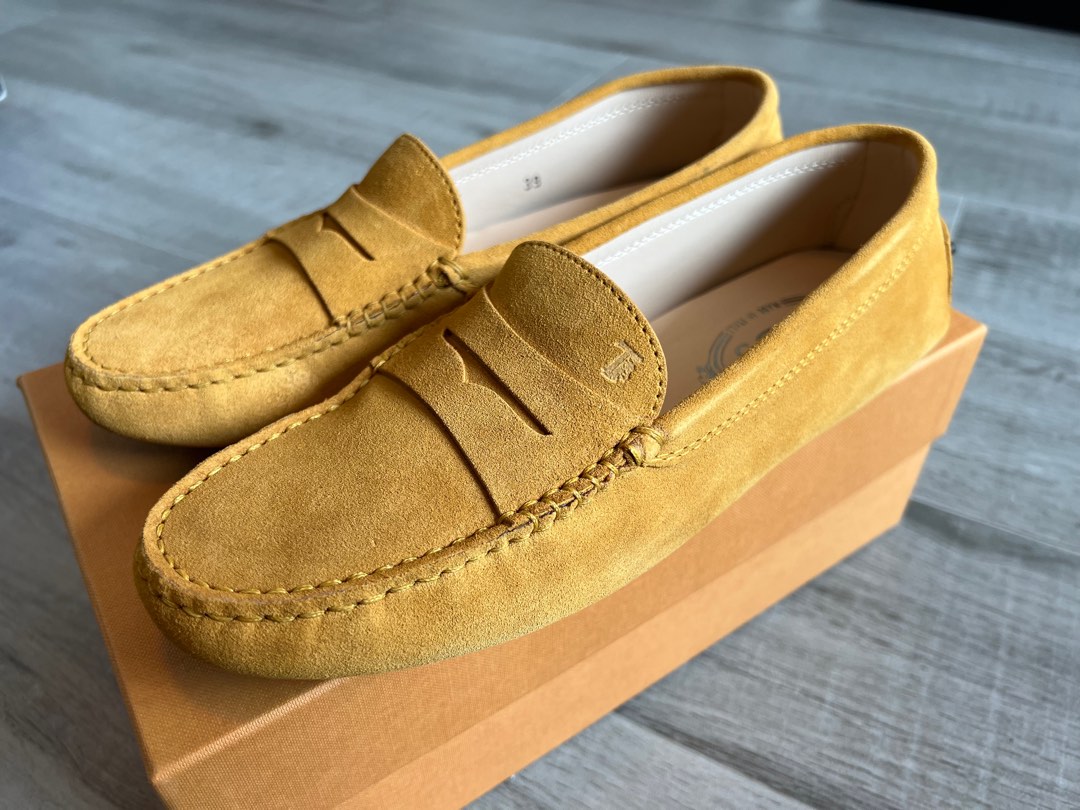 Tod's Gommino suede loafers, 女裝, 鞋, Loafers - Carousell