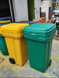 Trash bin roller king