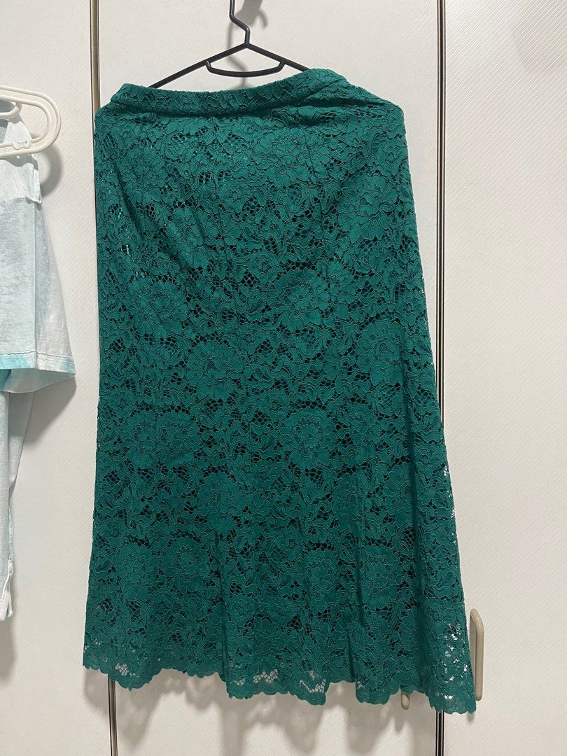 Uniqlo lace skirt (Category: Skirts) located in Quezon City. Submitted by welcomeom (Listing ID 1223747426, Image 1). Description: Uniqlo Lace Skirt **markdown price Brand new with tag Pls see tags for dimensions Payment gcash or BPI only. Item is for pickup only (QC / near tomas morato) .