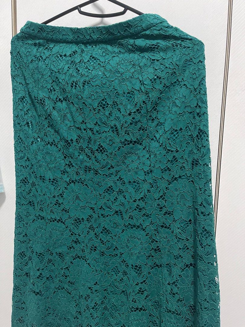 Uniqlo lace skirt (Category: Skirts) located in Quezon City. Submitted by welcomeom (Listing ID 1223747426, Image 2). Description: Uniqlo Lace Skirt **markdown price Brand new with tag Pls see tags for dimensions Payment gcash or BPI only. Item is for pickup only (QC / near tomas morato) .