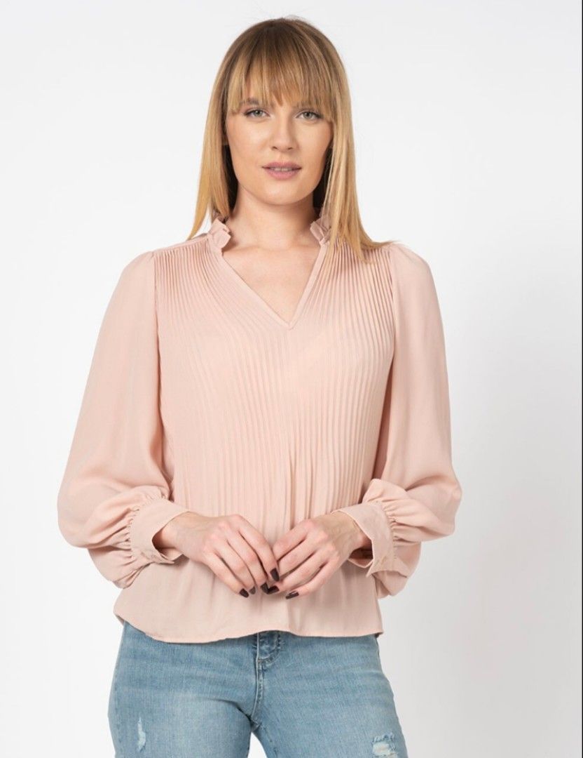 Vero Moda Mackenzie Long Sleeve Pleat Top (Category: Longsleeves) located in Paranaque City. Submitted by mediumcloset (Listing ID 1223665561, Image 3). Description: Authentic brand new, with tag on, Vero Moda Mackenzie Long Sleeve Pleat Top in Shadow Gray (old rose/light mauve color) US 8 Medium. Fits EU 38. No flaws no damage. it has cuffed poofy sleeves. You can Google the title to know more. Purchased this in Zalora for P2,649, stored in the 