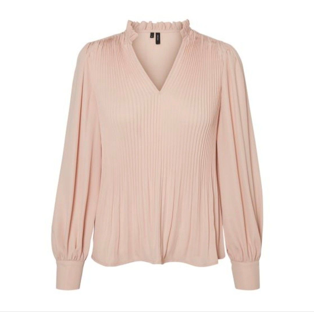 Vero Moda Mackenzie Long Sleeve Pleat Top (Category: Longsleeves) located in Paranaque City. Submitted by mediumcloset (Listing ID 1223665561, Image 2). Description: Authentic brand new, with tag on, Vero Moda Mackenzie Long Sleeve Pleat Top in Shadow Gray (old rose/light mauve color) US 8 Medium. Fits EU 38. No flaws no damage. it has cuffed poofy sleeves. You can Google the title to know more. Purchased this in Zalora for P2,649, stored in the 