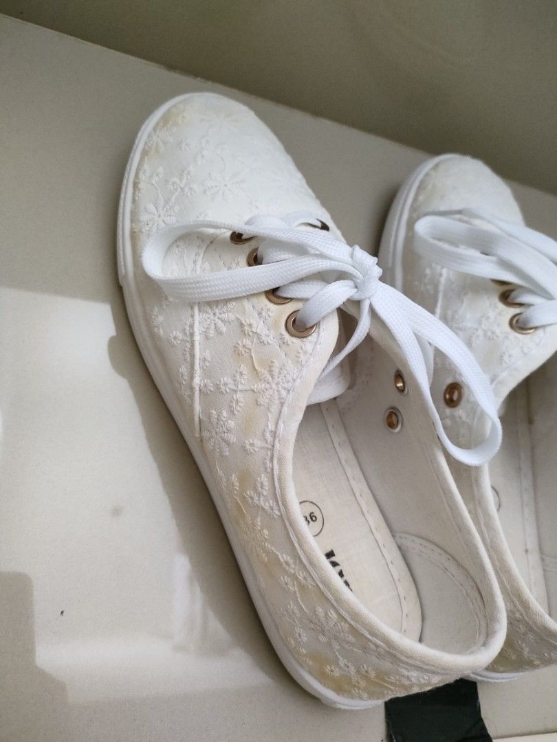 White rubi shoes
