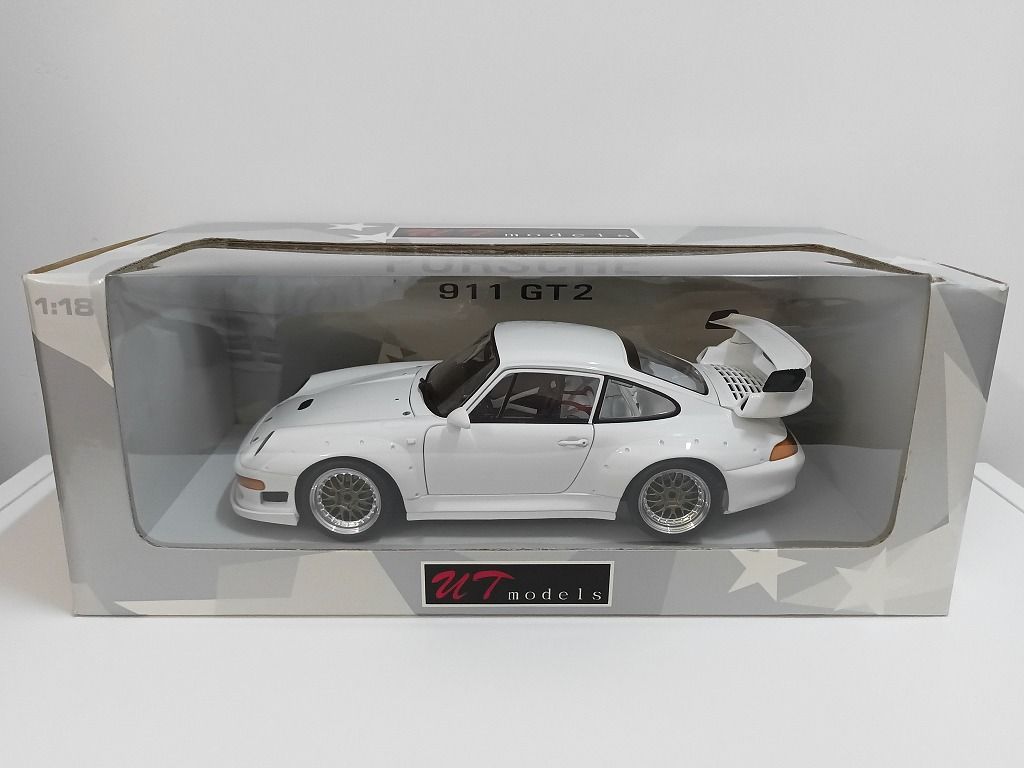 絶版1/18 ut models ポルシェ911GT2 - ミニカー