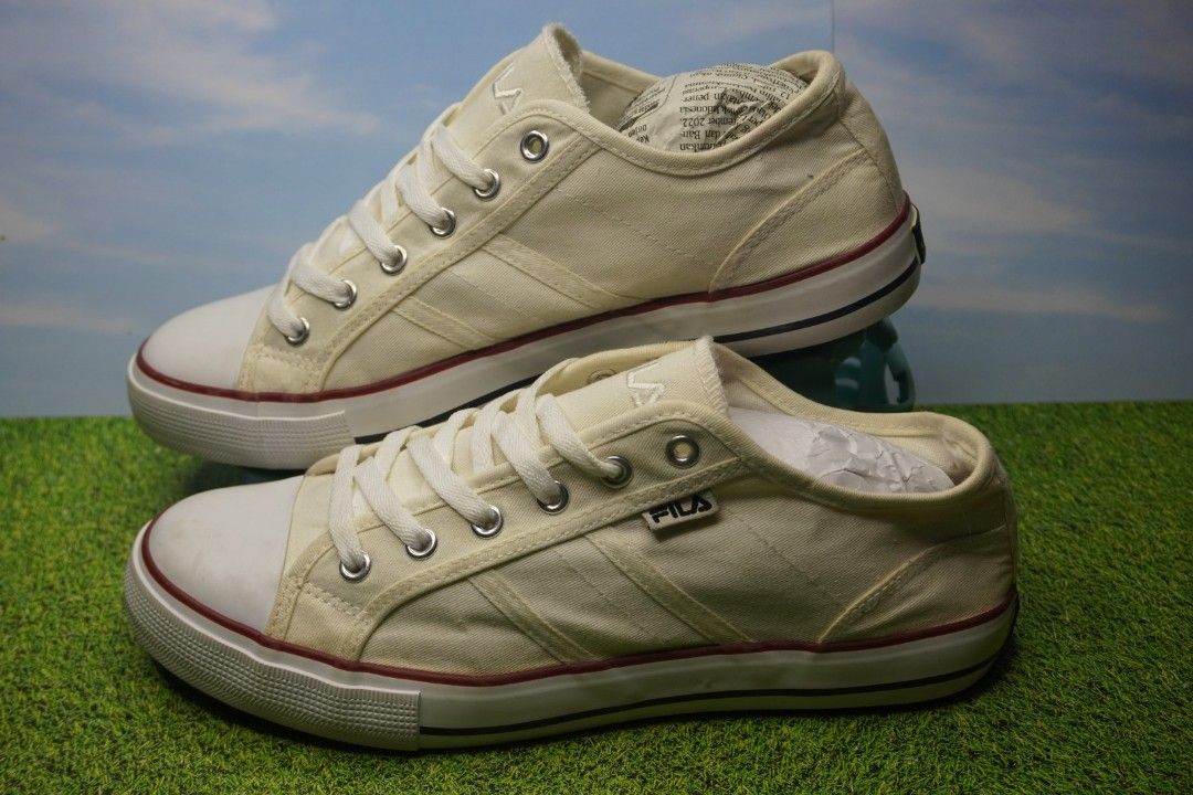 218. FILA WHITE LACE UP CANVAS TRAINERS Fesyen Pria Sepatu