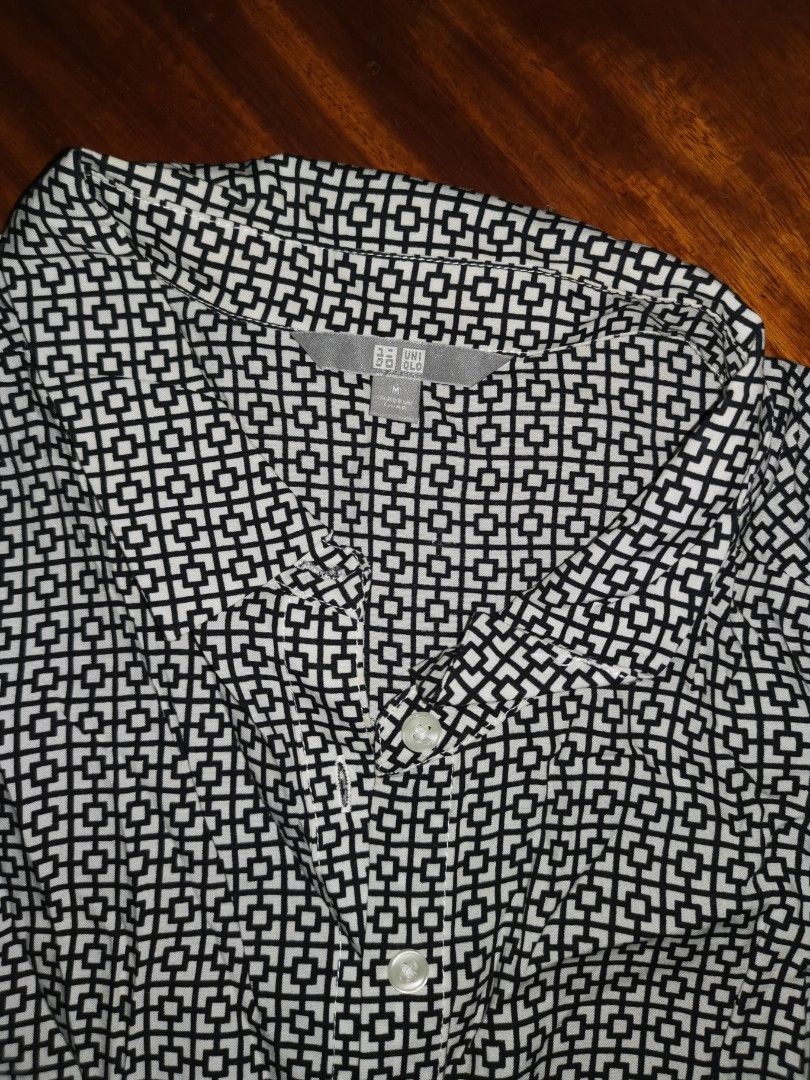 🔲🔳 UNIQLO Buttondown (Category: Blouses) located in Muntinlupa City. Submitted by circleback (Listing ID 1223928757, Image 2). Description: Cute classic print! Very breezy and cool material, too :) Flattering and very nice to throw over a plain tank / tube Feel free to message for more photos and measurements :).