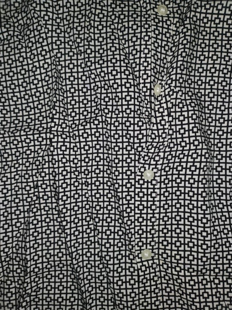 🔲🔳 UNIQLO Buttondown (Category: Blouses) located in Muntinlupa City. Submitted by circleback (Listing ID 1223928757, Image 3). Description: Cute classic print! Very breezy and cool material, too :) Flattering and very nice to throw over a plain tank / tube Feel free to message for more photos and measurements :).