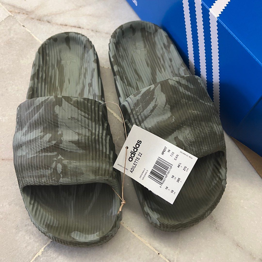 Authentic Supreme Sliders, Men's Fashion, Footwear, Flipflops and Slides on  Carousell