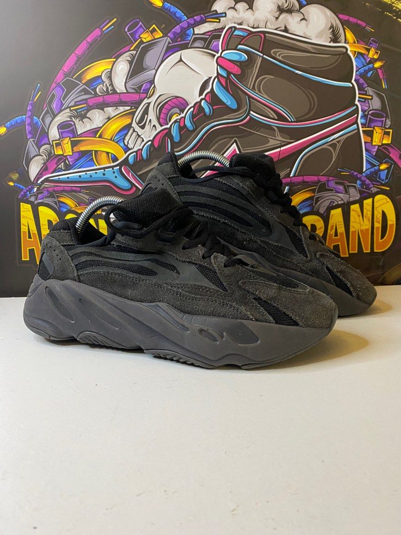 yeezy v2 vanta black