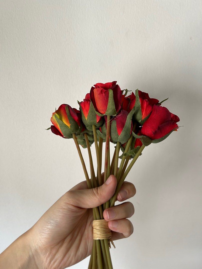 Artificial red roses, Hobbies & Toys, Stationery & Craft, Flowers