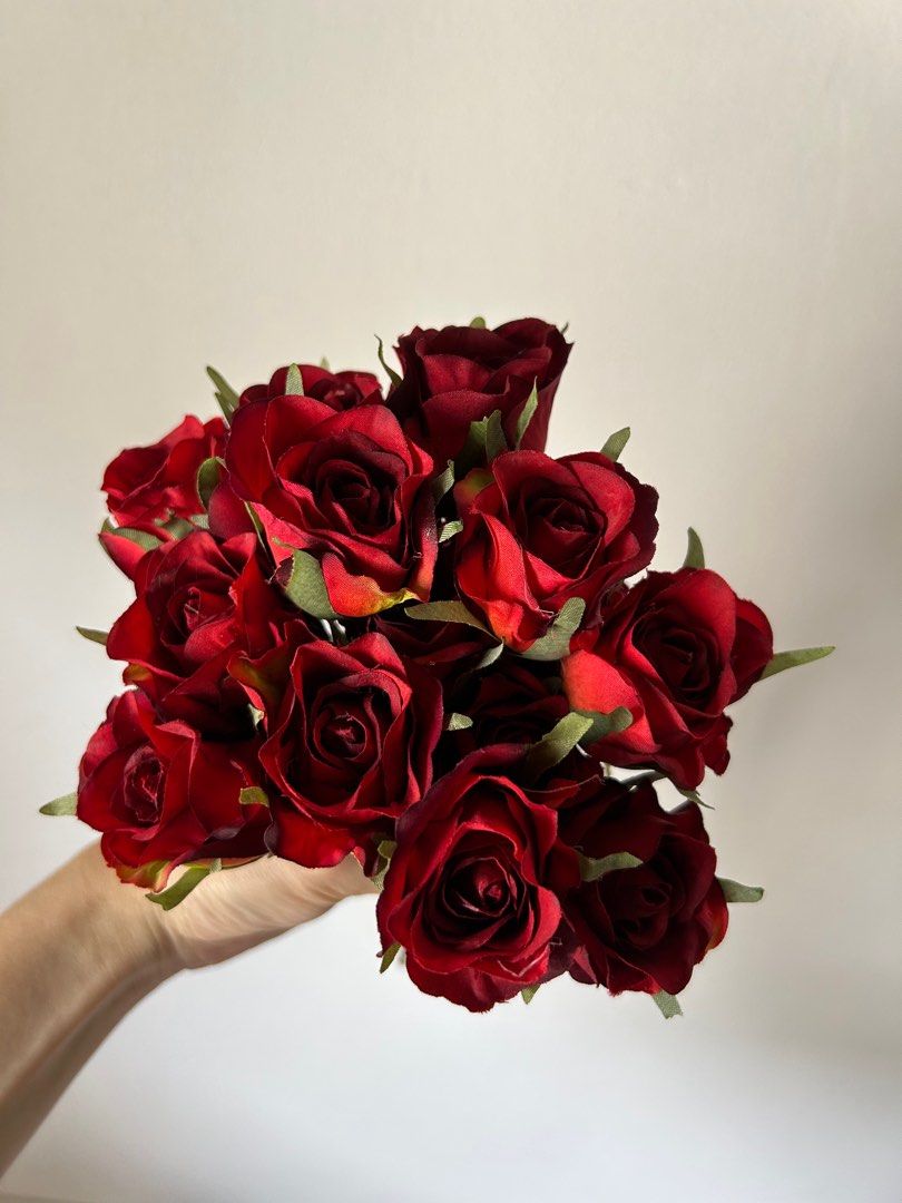 Artificial red roses, Hobbies & Toys, Stationery & Craft, Flowers